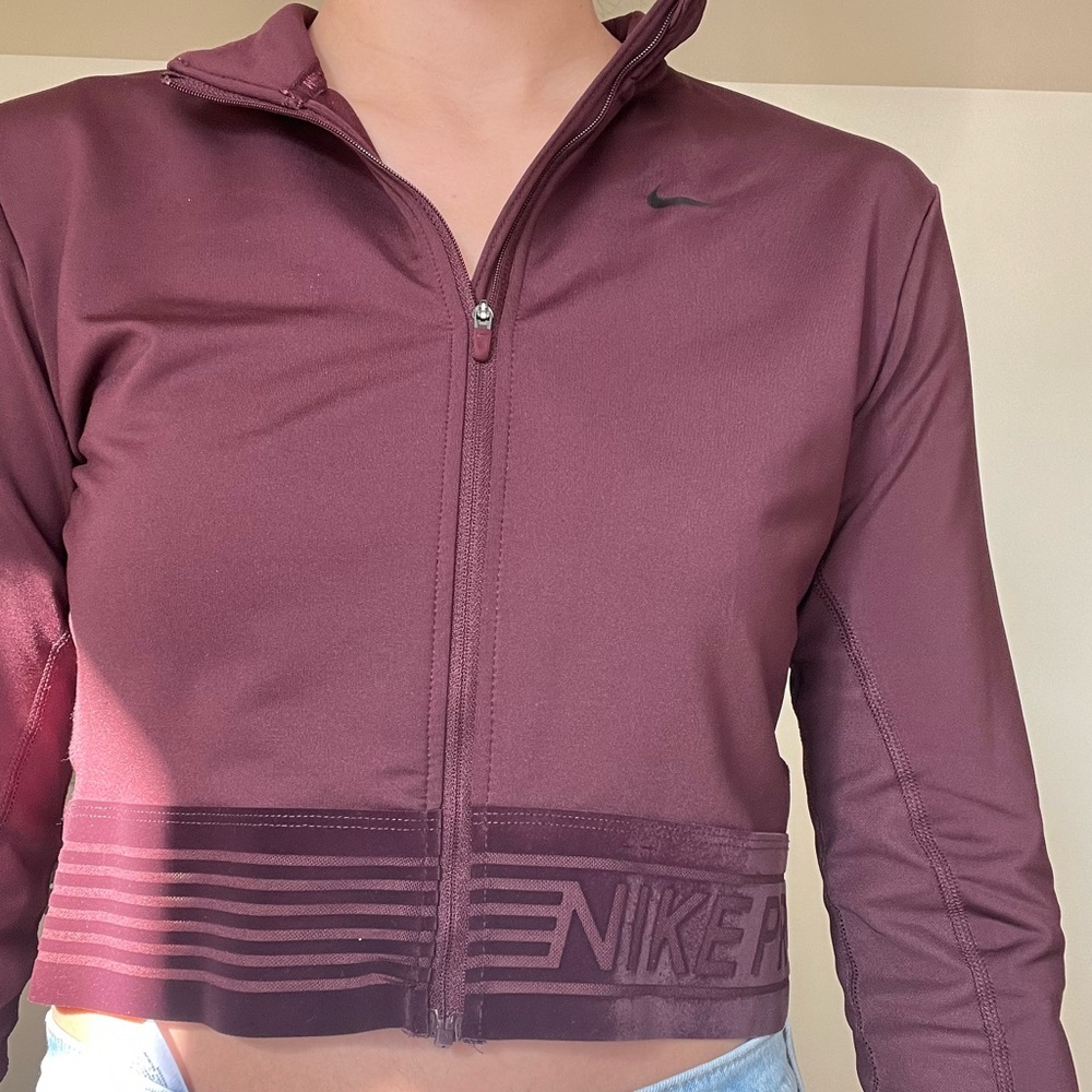 Nike Longsleeve Crop Athletic Sweatshirt